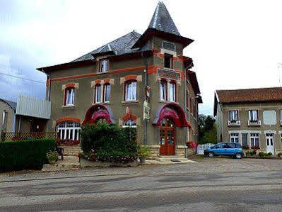 Hotel-Restaurant Du Commerce Aubréville Exteriör bild